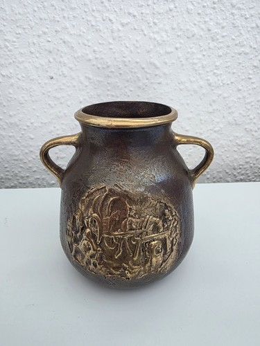 Bronzekrug mit relief - bronzekrug,