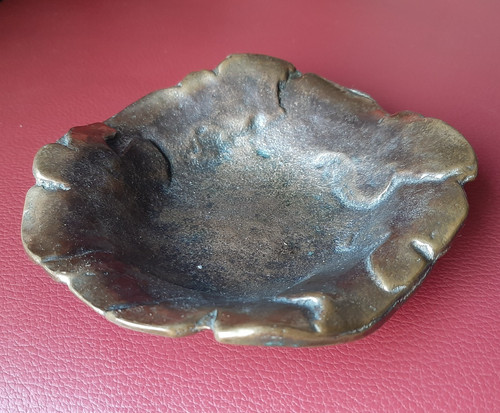 Dekorative schale aus bronze - aus,