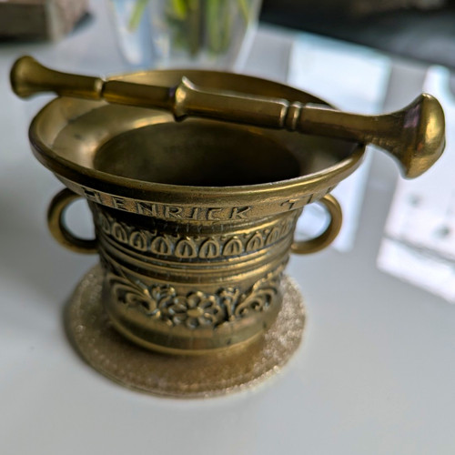 Messing mörser mit stößel - mörser,
