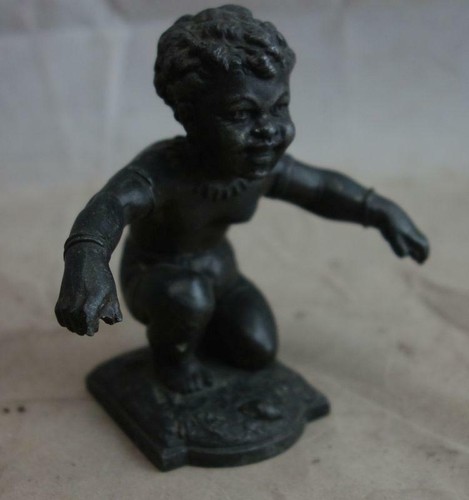 Antike metallfigur knabe - metallfigur,